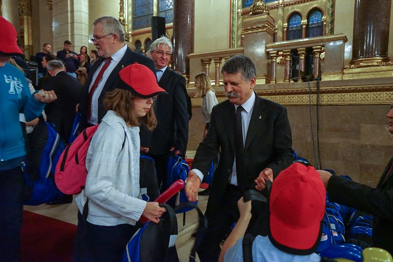 10. Parlament