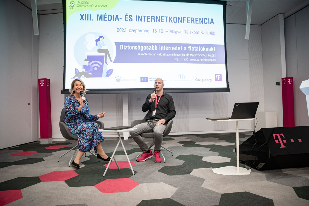 Holló Márta
