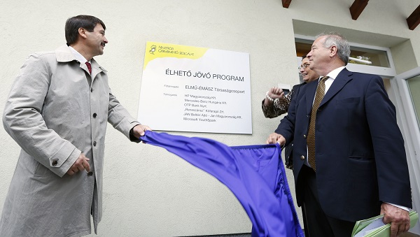 Elheto_Jovo_Park_6w.jpg